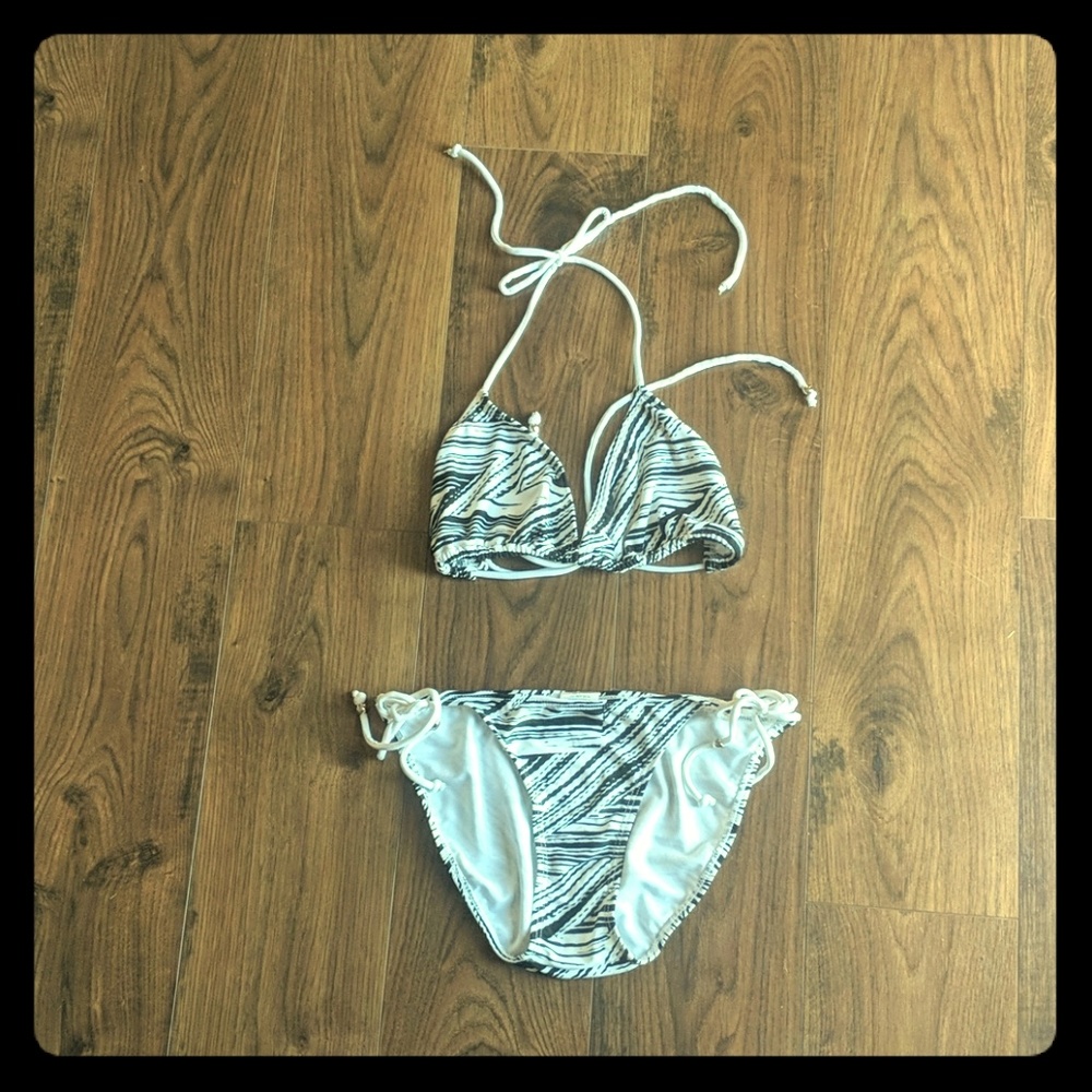 2 piece swimsuit/Bikini - Picture 1 of 5